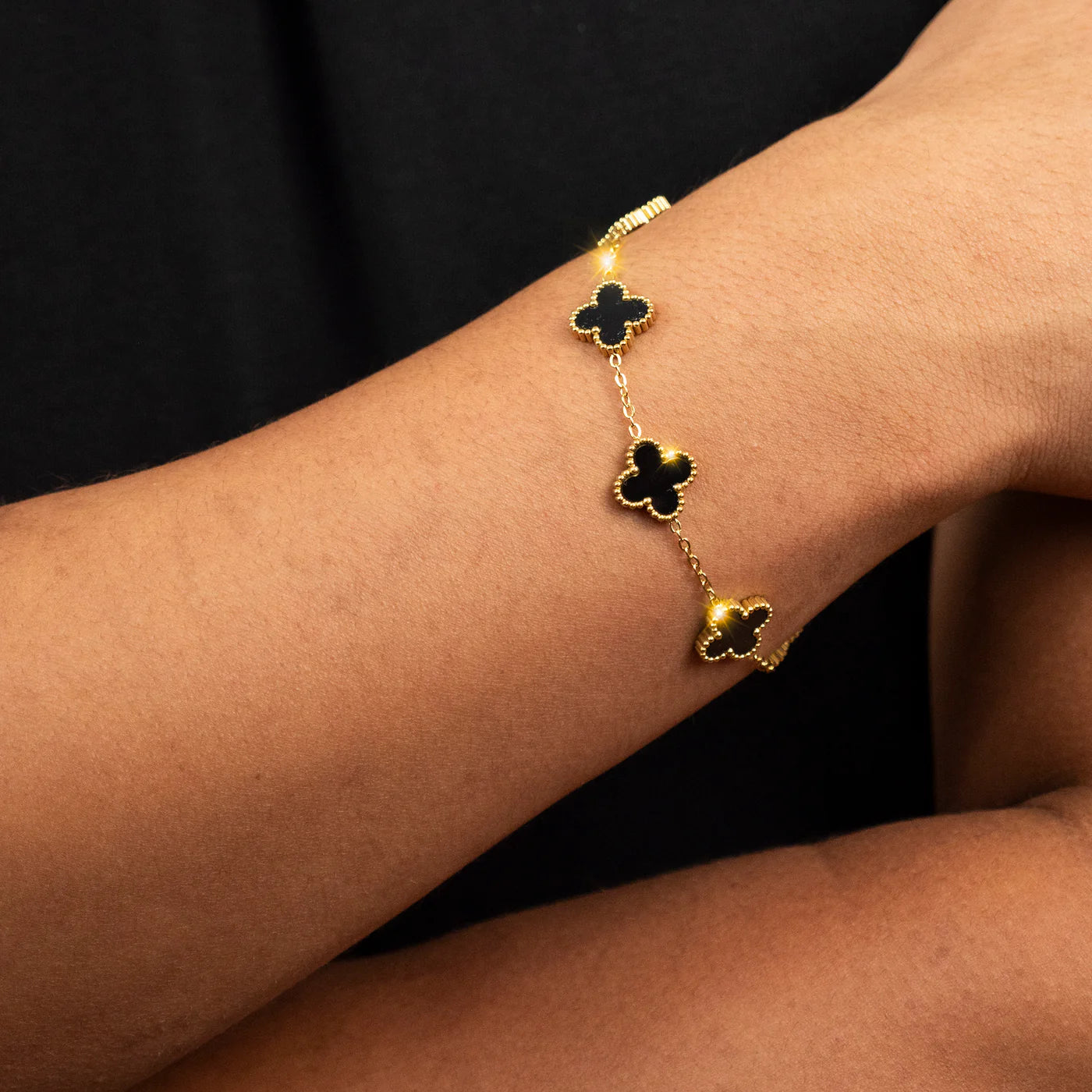 Brazalete de trébol negro de cinco hojas - tu nuevo amuleto de la suerte 🍀