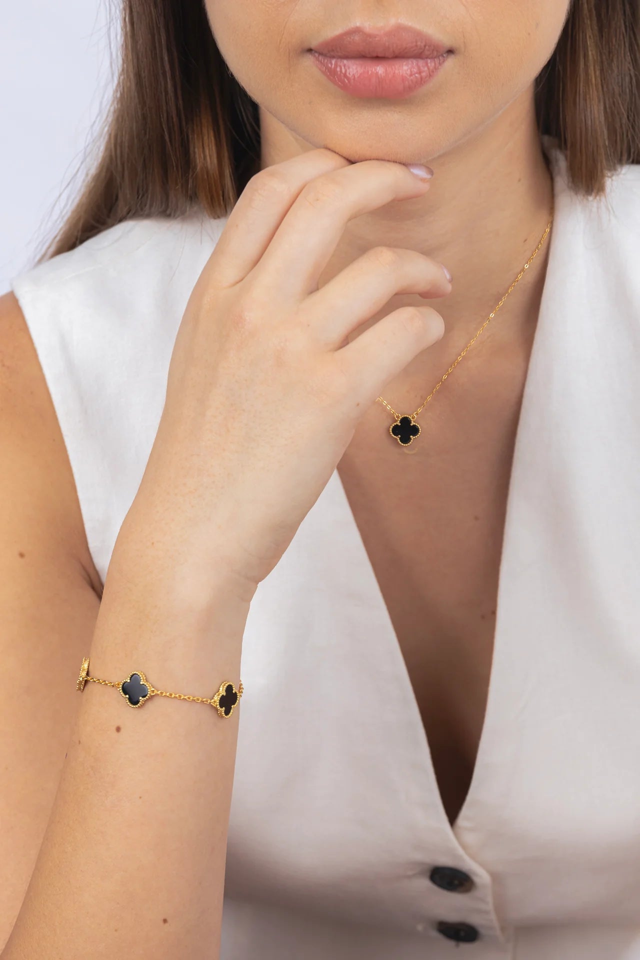 Brazalete de trébol negro de cinco hojas - tu nuevo amuleto de la suerte 🍀